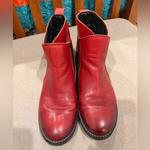 Red Leather eric michael Women’s Ankle Boots size eur 38 us 7- to 7 1/2 EUC flat